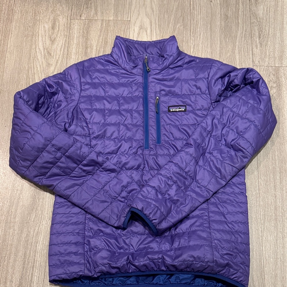 Patagonia Nano Puff Pullover Women’s
1/4 zip jacket